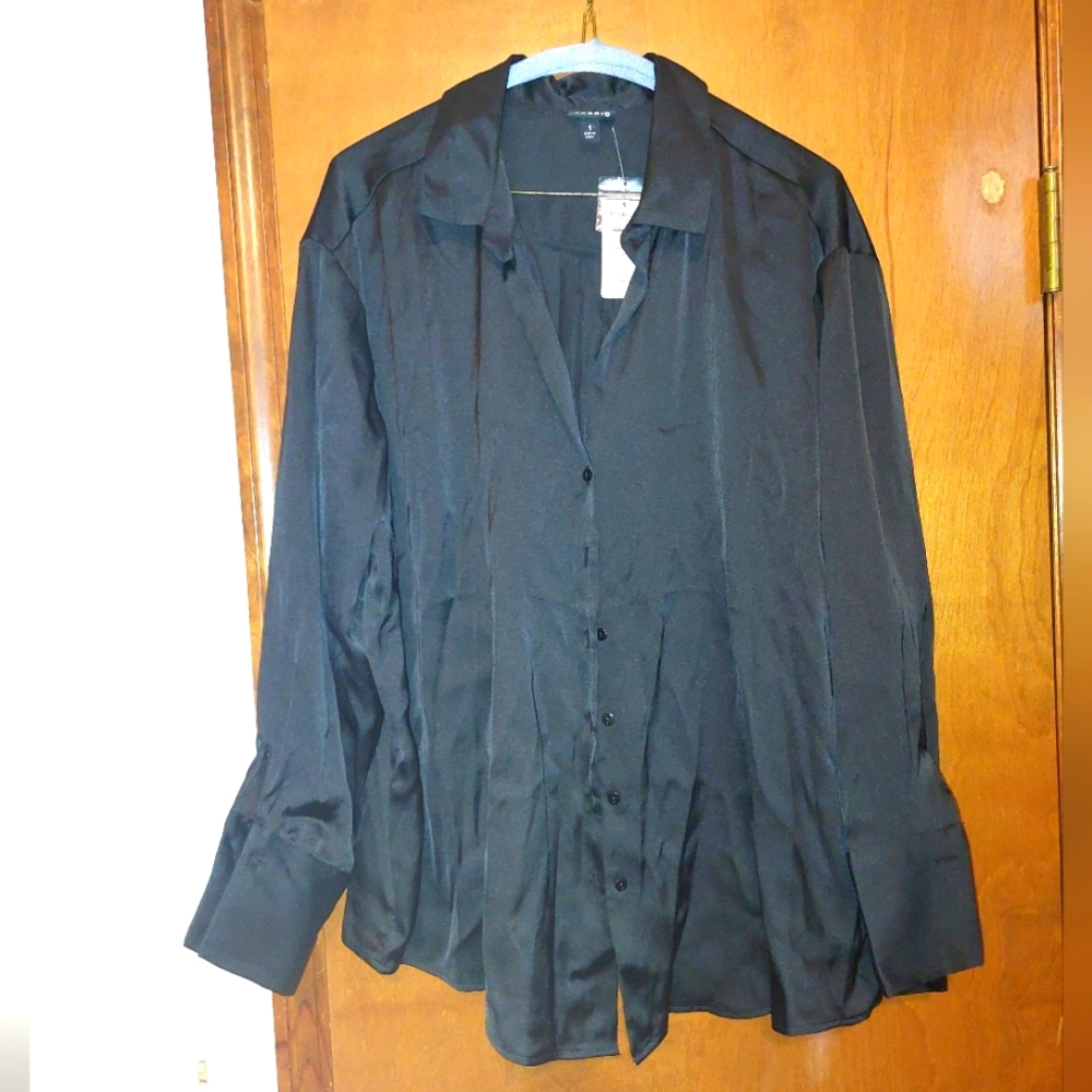 Torrid Sz 1 Black Satin Button-down Blouse